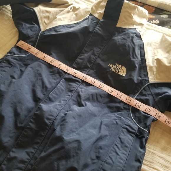 The North Face | Hyvent Ski Snow Jacket - Picture 7 of 9